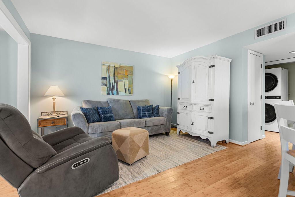 1615 Live Oak Park Photo 9
