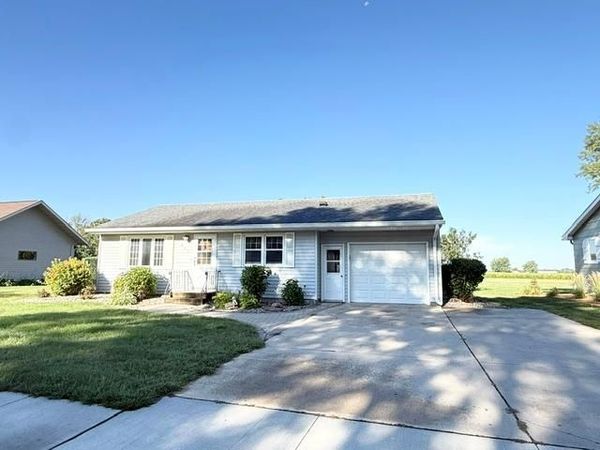 460 N Park Avenue, Le Center, MN 56057