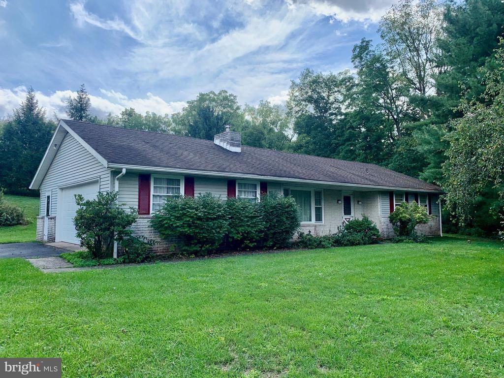 64 CROSS KEY ROAD , BERNVILLE, PA 19506