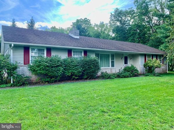 64 CROSS KEY ROAD, BERNVILLE, PA 19506