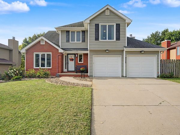 9928 Tanglewood Drive, Urbandale, IA 50322