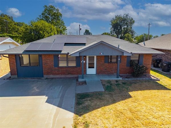242 S Janeway Avenue, Moore, OK 73160