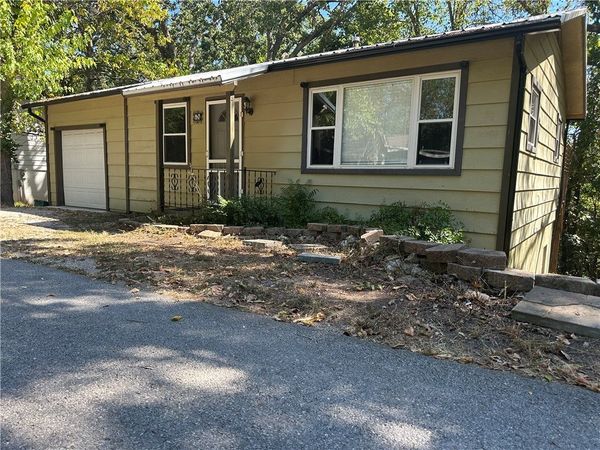 68 Wall Street , Eureka Springs, AR 72632