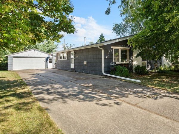 2343 46th Street Court , Rock Island, IL 61201