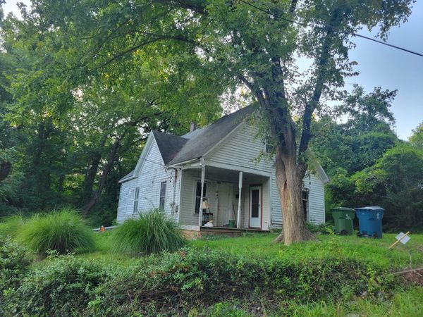 627 E High Street , Anna, IL 62906