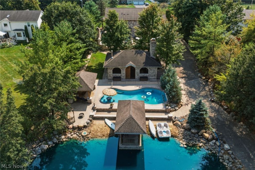 1387 Nesbitt Road , Northfield, OH 44067