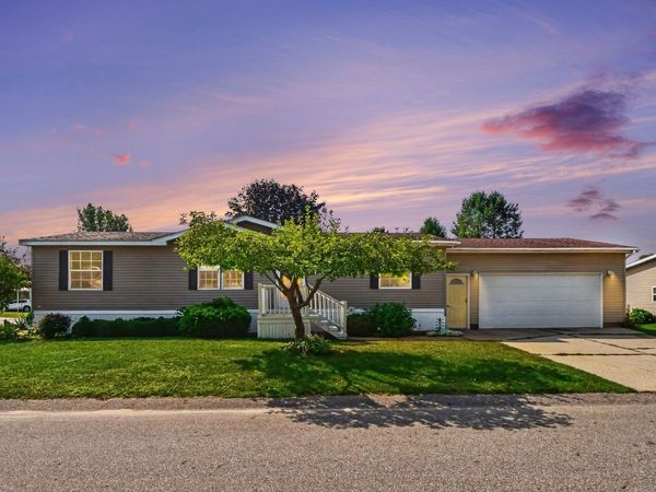 3524 Cloverfield Drive, Cedar Springs, MI 49319