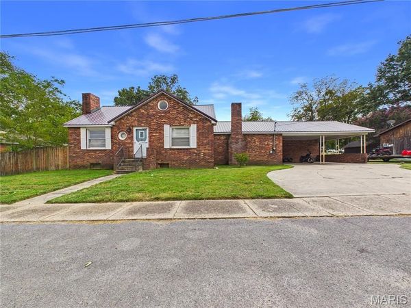 211 W Fannetta Street, Dexter, MO 63841