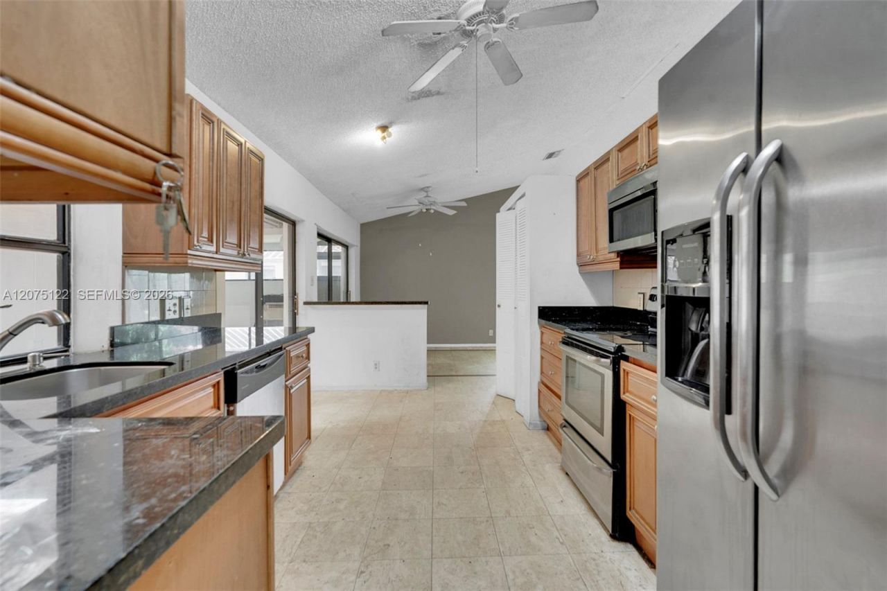 16871 Patio Village Ct, Weston, FL 33326 Photo