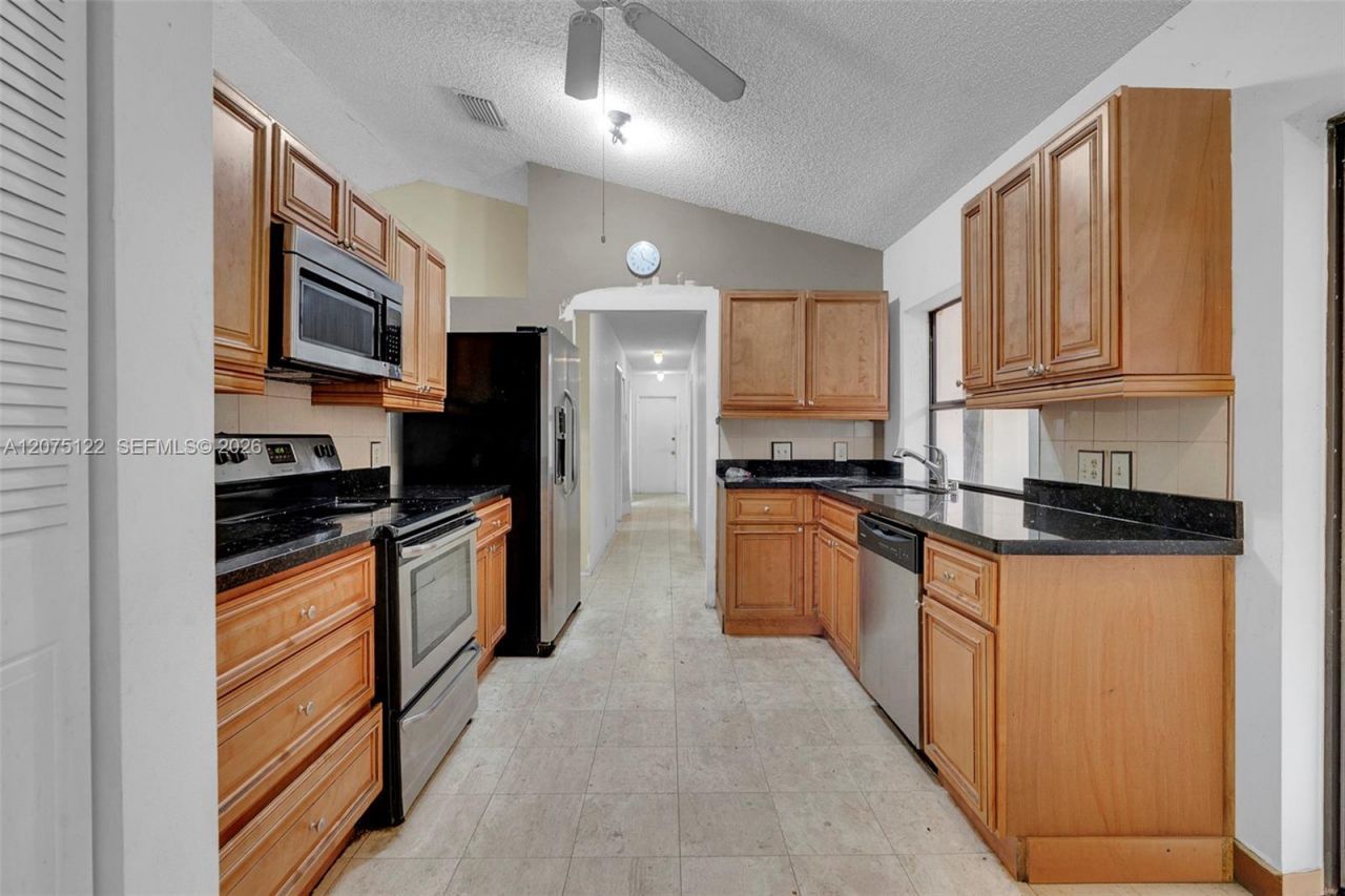 16871 Patio Village Ct, Weston, FL 33326 Photo