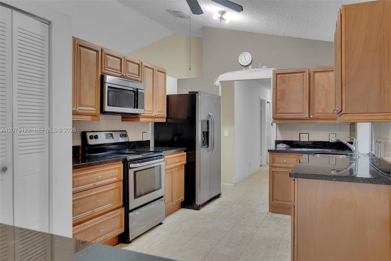 16871 Patio Village Ct, Weston, FL 33326 Photo