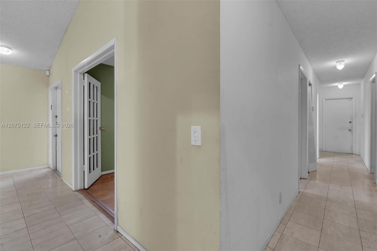16871 Patio Village Ct, Weston, FL 33326 Photo