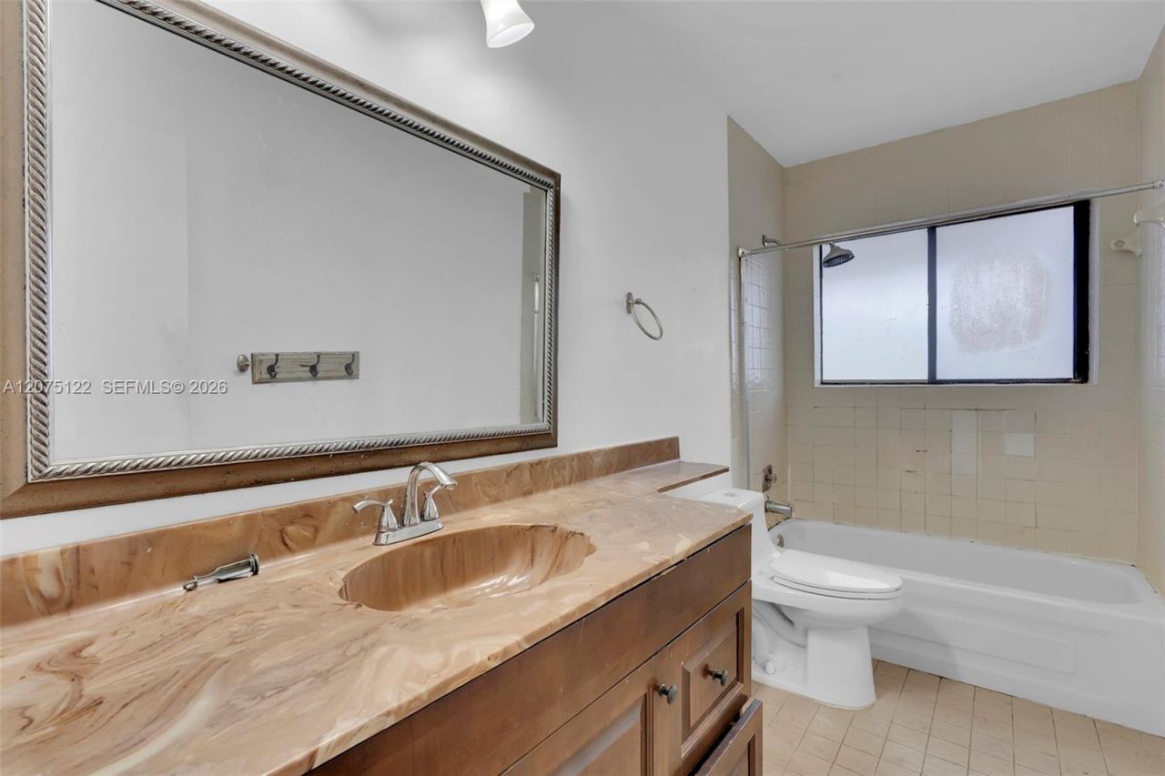 16871 Patio Village Ct, Weston, FL 33326 Photo