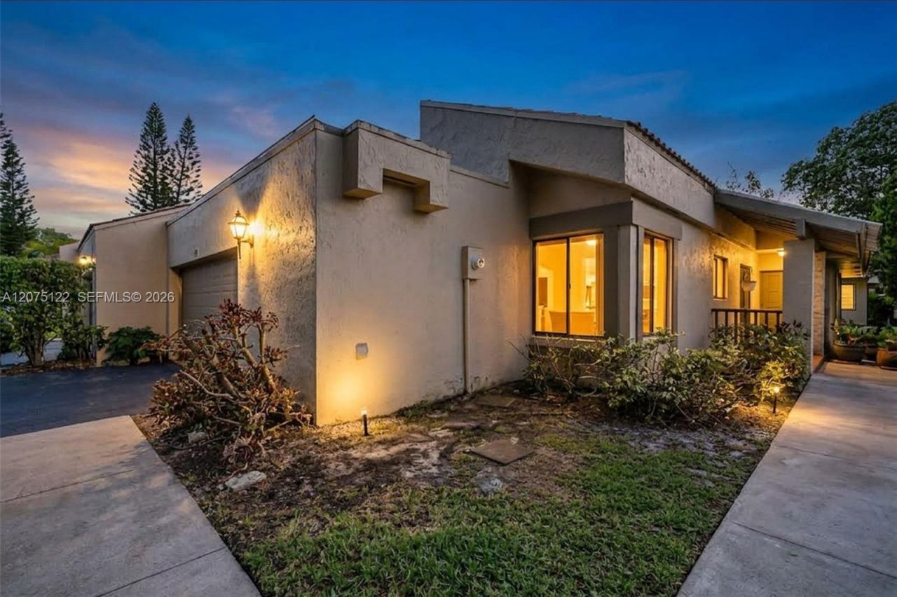16871 Patio Village Ct, Weston, FL 33326 Photo