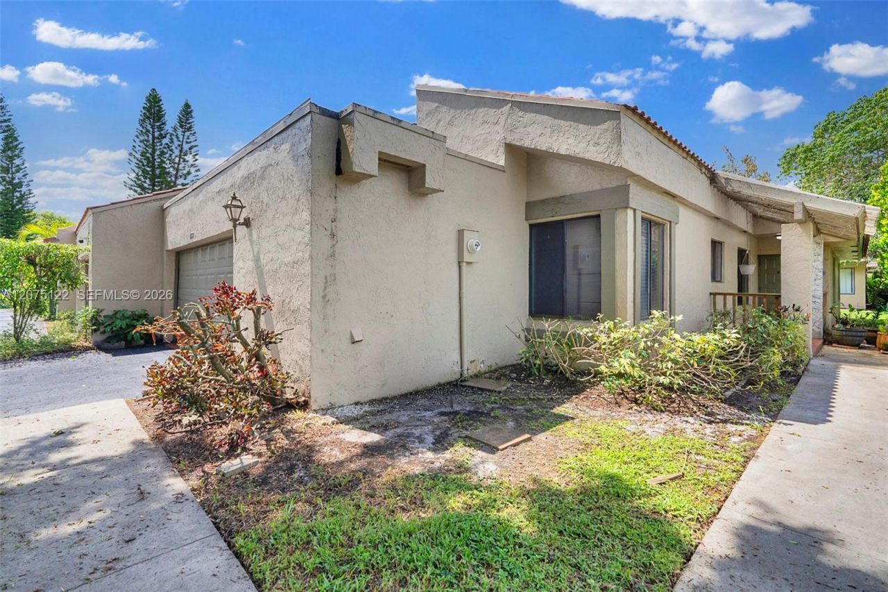 16871 Patio Village Ct, Weston, FL 33326 Photo