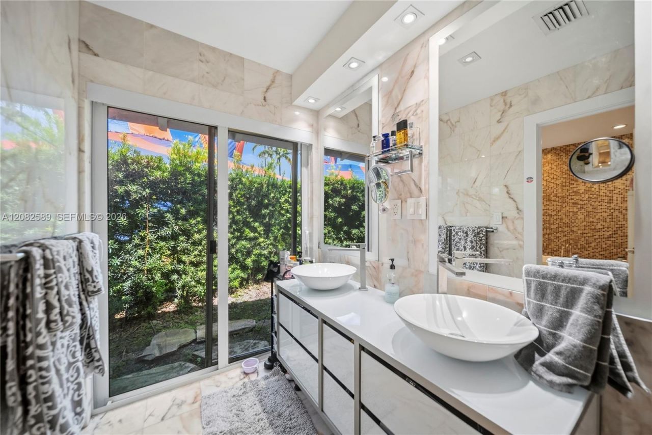 9448 NW 54th Doral Cir Ln , Doral, FL 33178 Photo