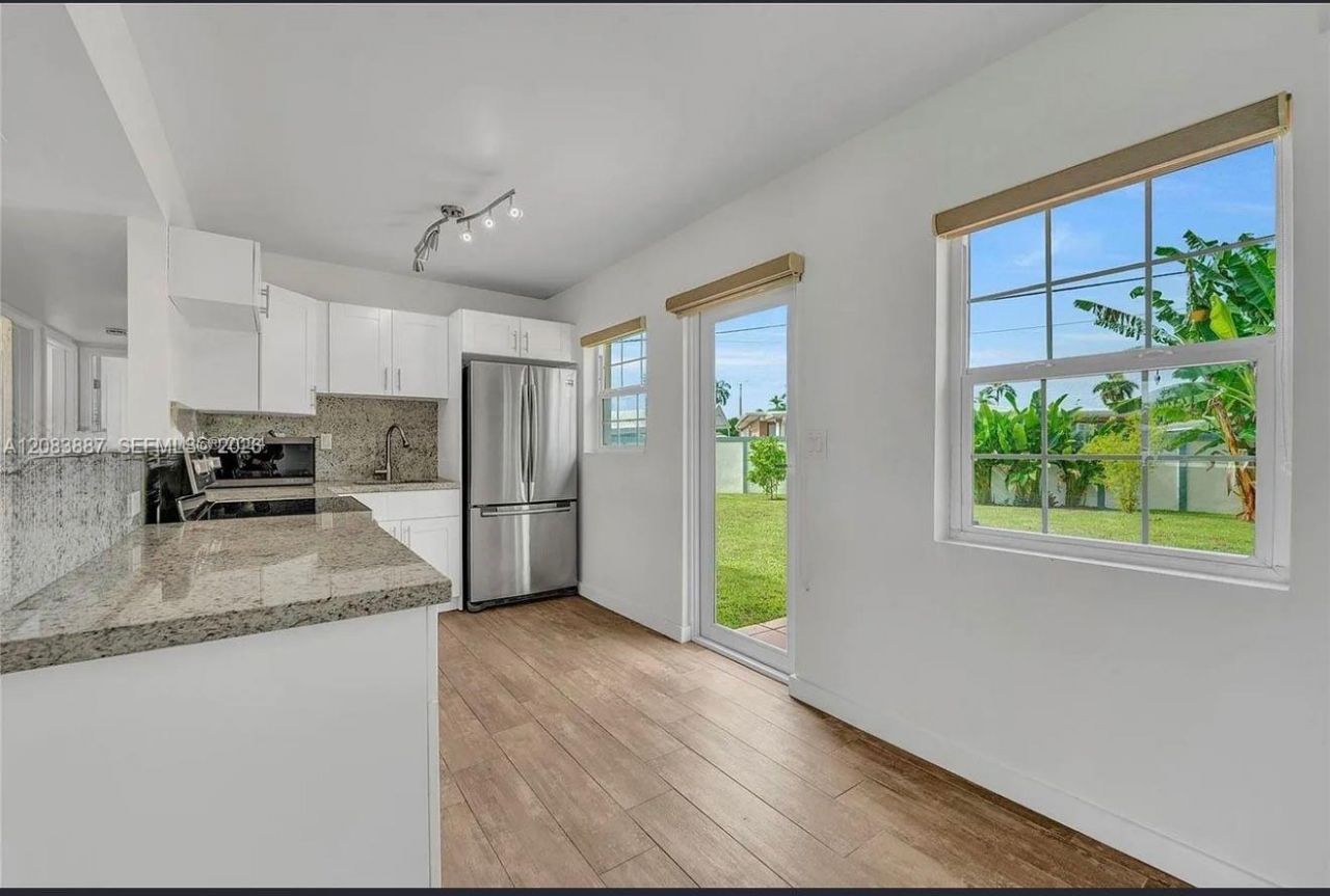 11250 SW 46th St , Miami, FL 33165 Photo