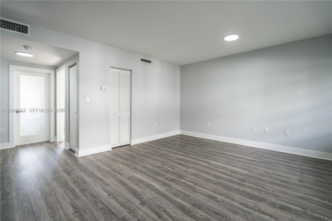 331 85th St, Unit 10, Miami Beach, FL 33141 Photo