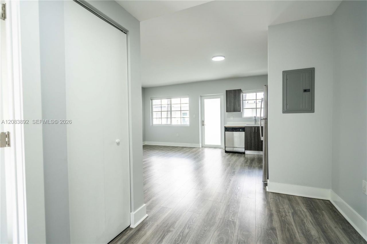 331 85th St, Unit 10, Miami Beach, FL 33141 Photo