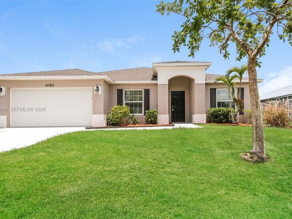 1061 SW Dubois Ave , Port St. Lucie, FL 34953