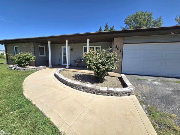 207 Willow, La Harpe, IL 61450