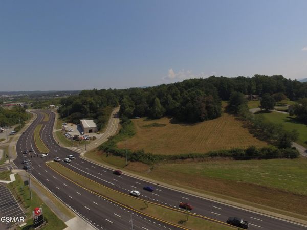 1111 Middle Ridge Road, Sevierville, TN 37862