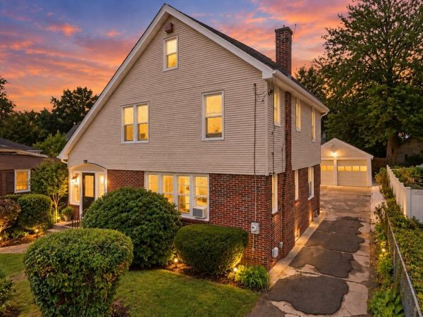 73 Santa Barbara St, Springfield, MA 01104