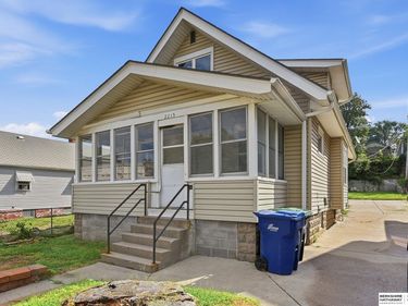2215 S 13th Street, Omaha, NE 68108
