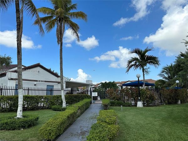 9435 Fontainebleau Blvd , Unit 206, Miami, FL 33172