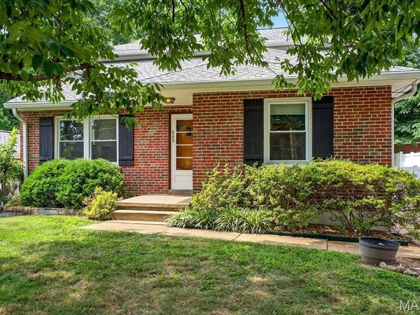 945 Liggett Avenue , Crestwood, MO 63126