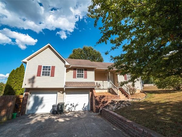 123 Phoenix Avenue, St Robert, MO 65584
