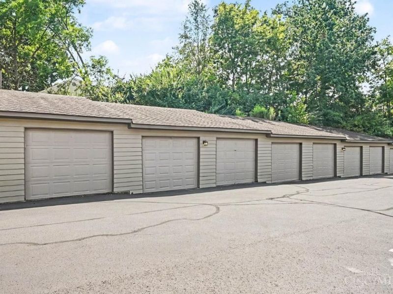 10555 Montgomery Road, Unit 4, Montgomery, OH 45242 Photo 16