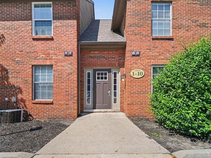 10555 Montgomery Road, Unit 4, Montgomery, OH 45242 Photo 2