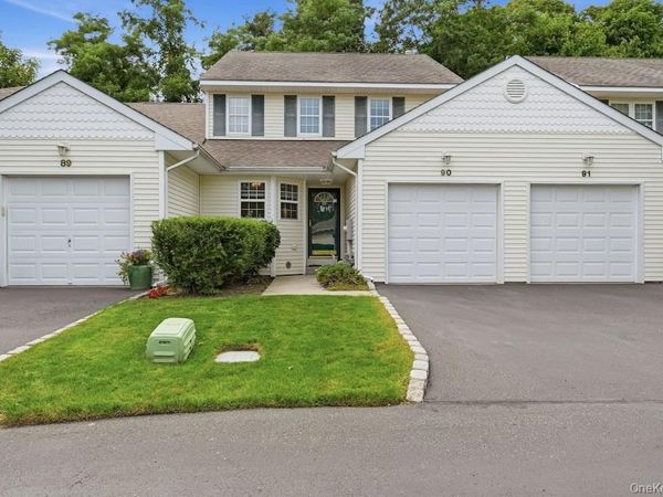 90 Mulberry Common , Riverhead, NY 11901