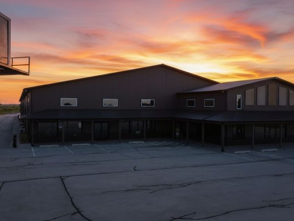 1800 N State Route 1 , Watseka, IL 60970