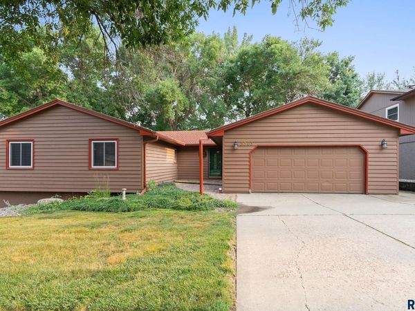 3305 E 33rd St, Sioux Falls, SD 57103