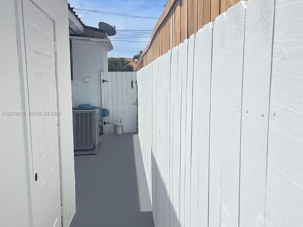 6110 SW 37th St , Miami, FL 33155