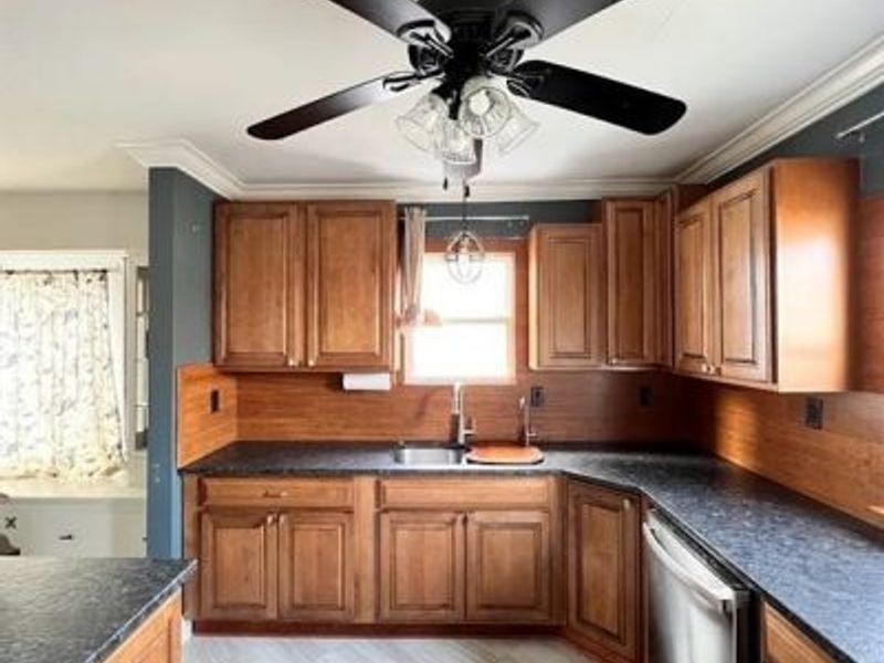 8309 Bancroft Avenue, Cleveland, OH 44105 Photo 13