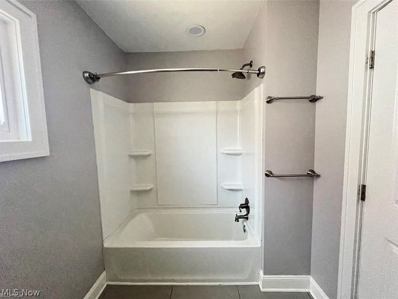 8309 Bancroft Avenue, Cleveland, OH 44105 Photo 23