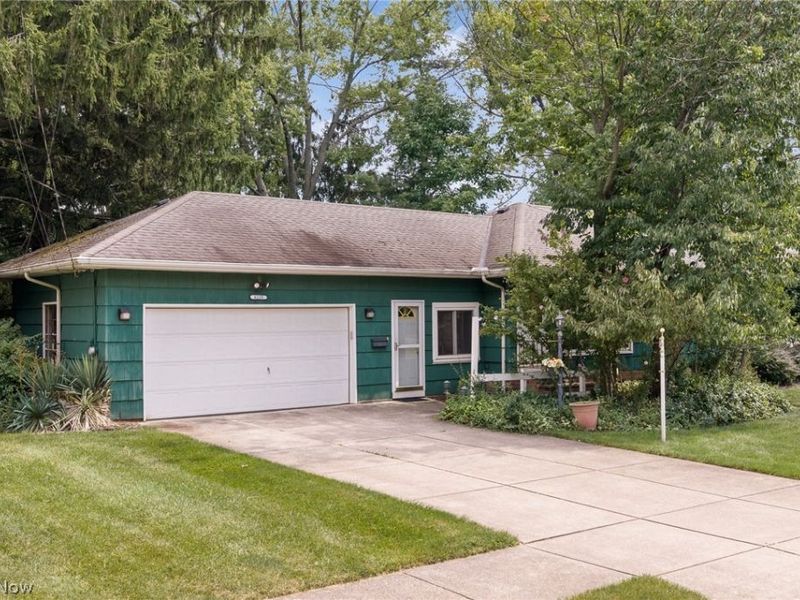 6225 Stratford Drive, Parma Heights, OH 44130 Photo 2