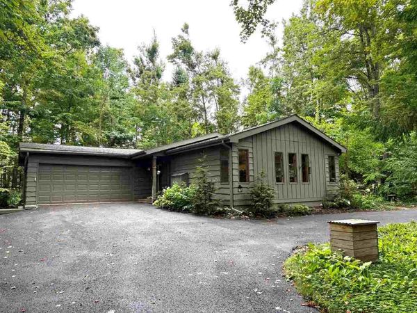 415 Winfield, Harbor Springs, MI 49740