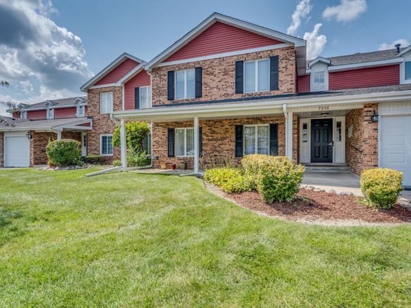 7236 Cottonwood Court , Unit B, Willowbrook, IL 60527