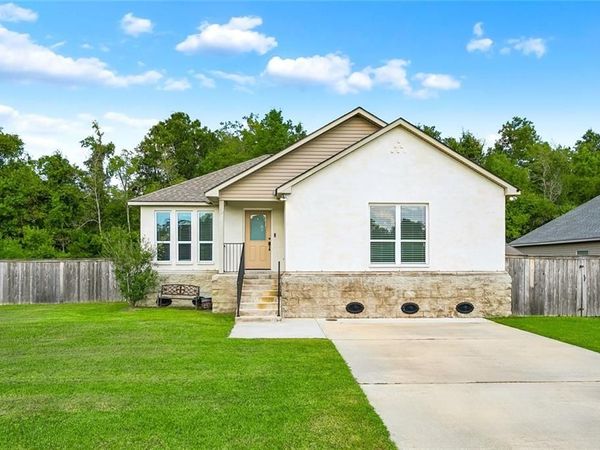 22167 MOSS Street , Ponchatoula, LA 70454