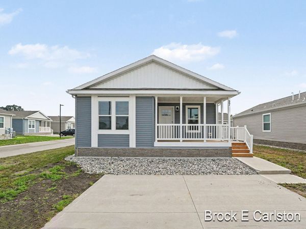 1283 E Ellis Road, Unit 27, Norton Shores, MI 49441