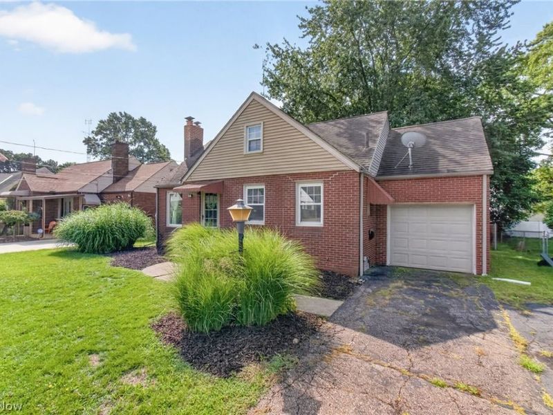 708 33rd Street NE, Canton, OH 44714 Photo 2