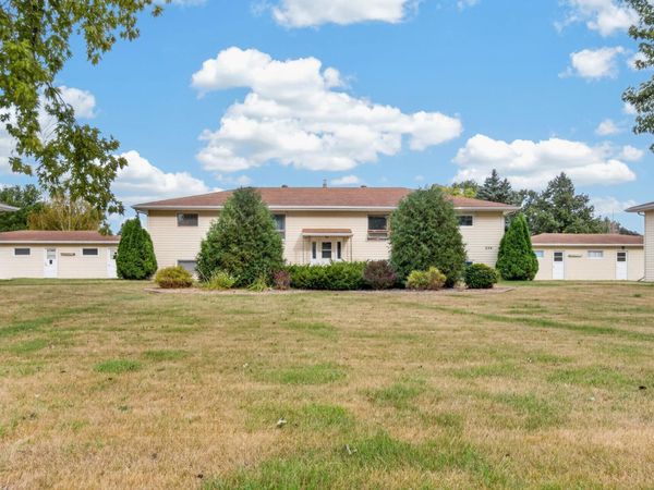 224 5th Avenue NE, Unit 8, Valley City, ND 58072