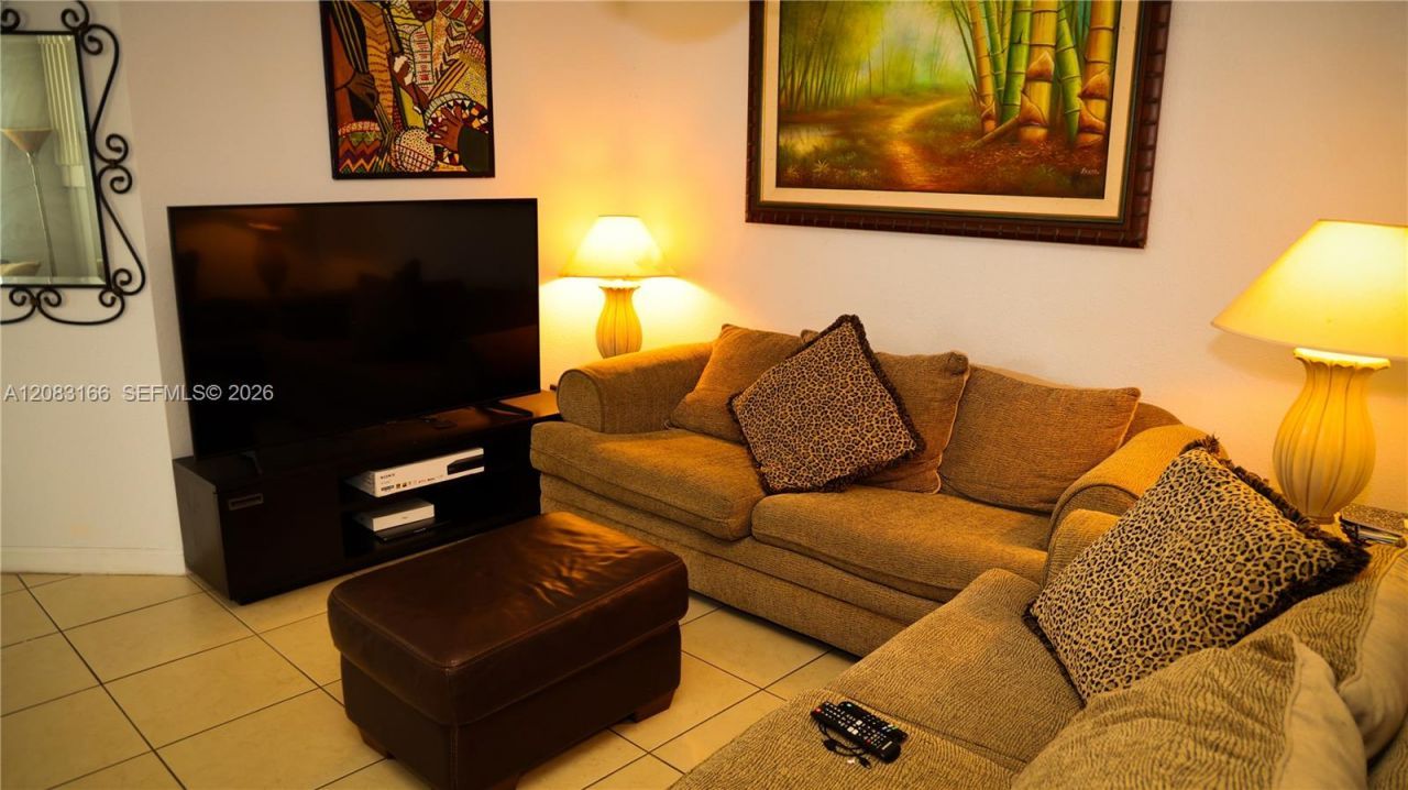 8860 NW 116 Path, Doral, FL 33178 Photo