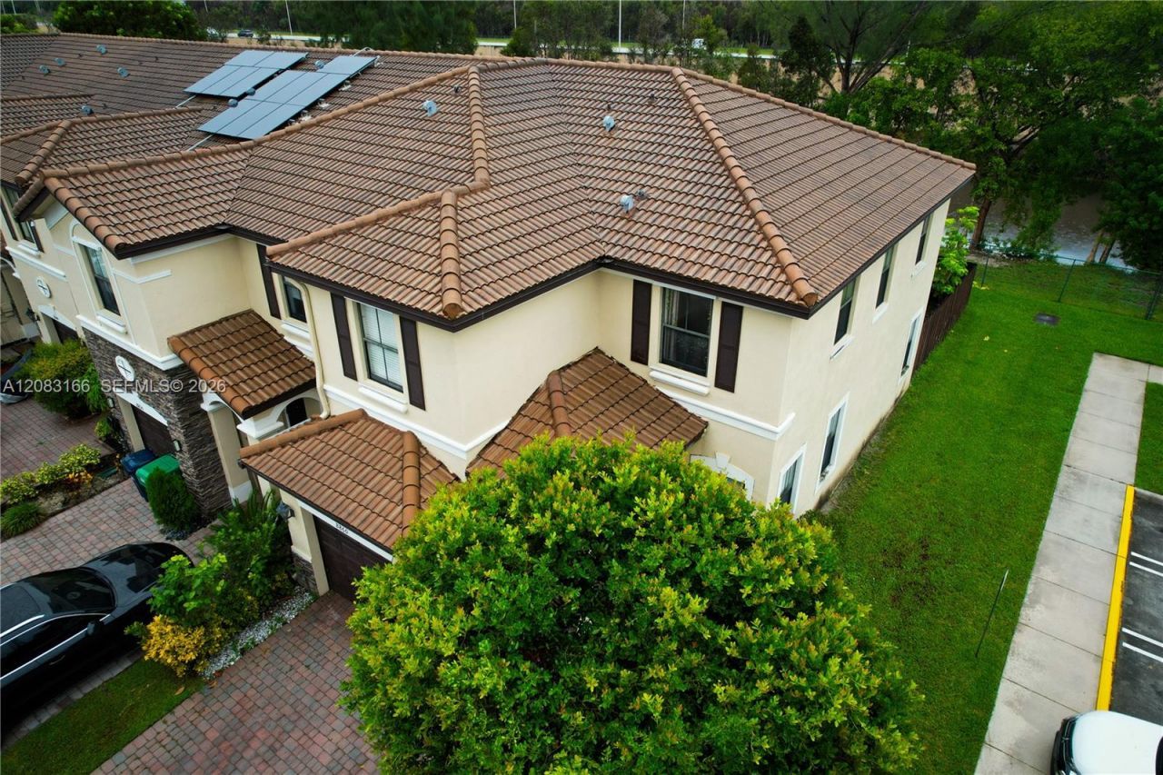 8860 NW 116 Path, Doral, FL 33178 Photo