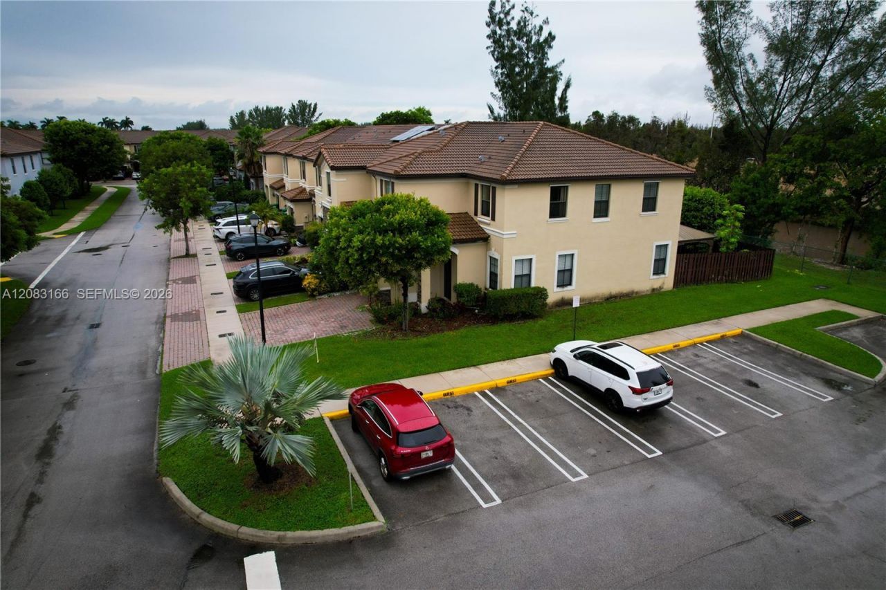 8860 NW 116 Path, Doral, FL 33178 Photo