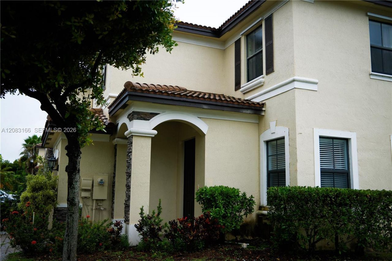 8860 NW 116 Path, Doral, FL 33178 Photo